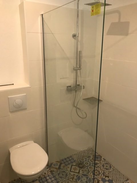 douche à l'italienne bac à carreler avec carreaux de ciments